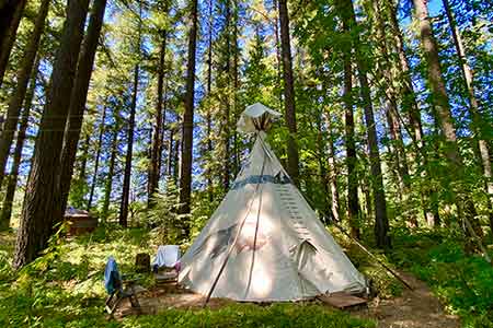 Glamping Yoga Retreat in Oregon nature, sleep in tents and Tipis